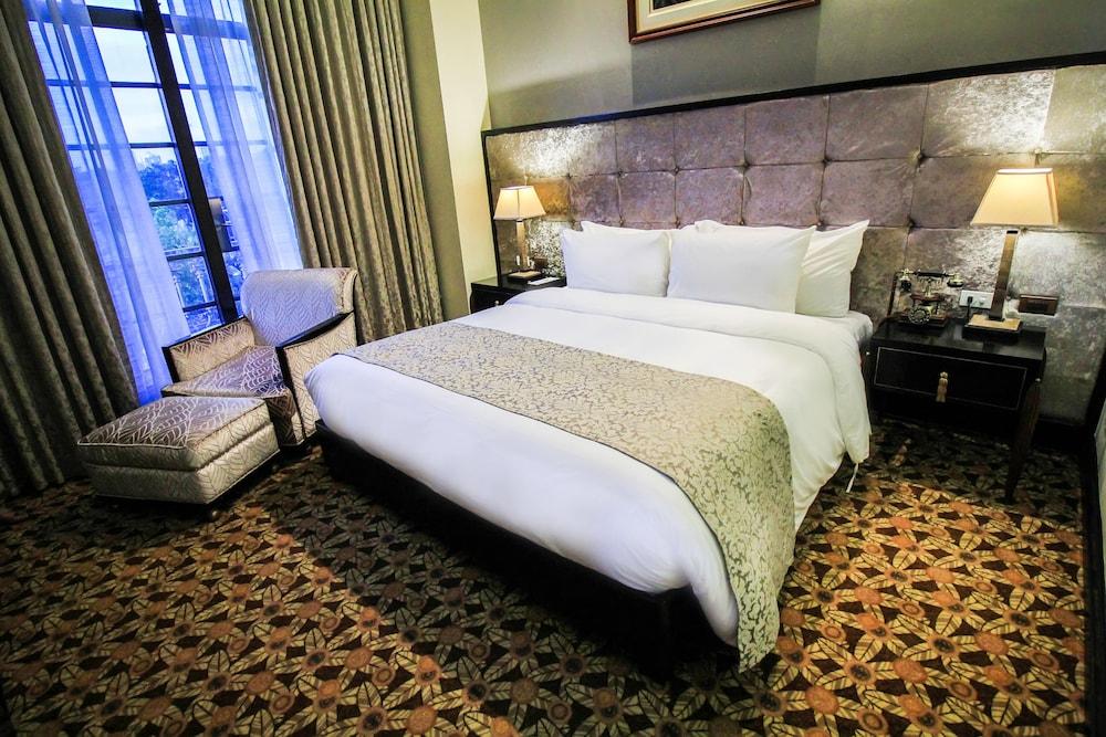 The Luneta Hotel Manila Exterior photo
